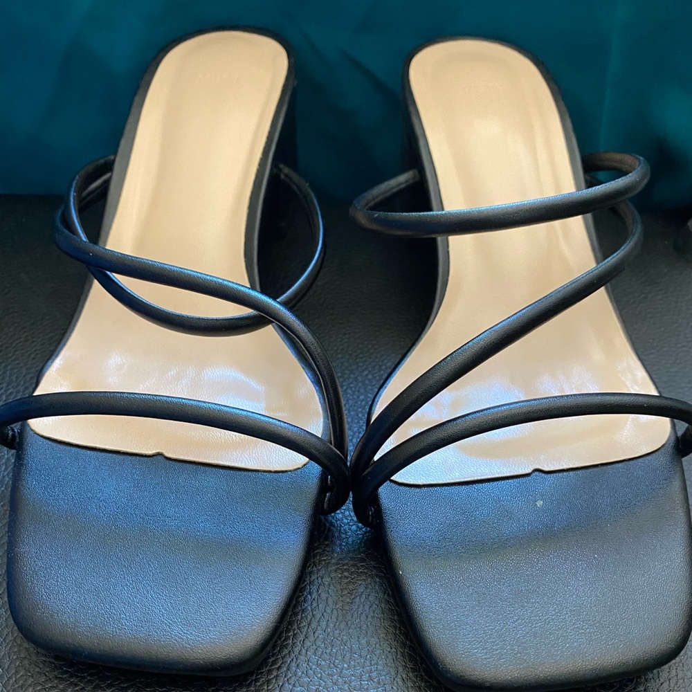 SHEIN! Size 5/5.5 black low heels
